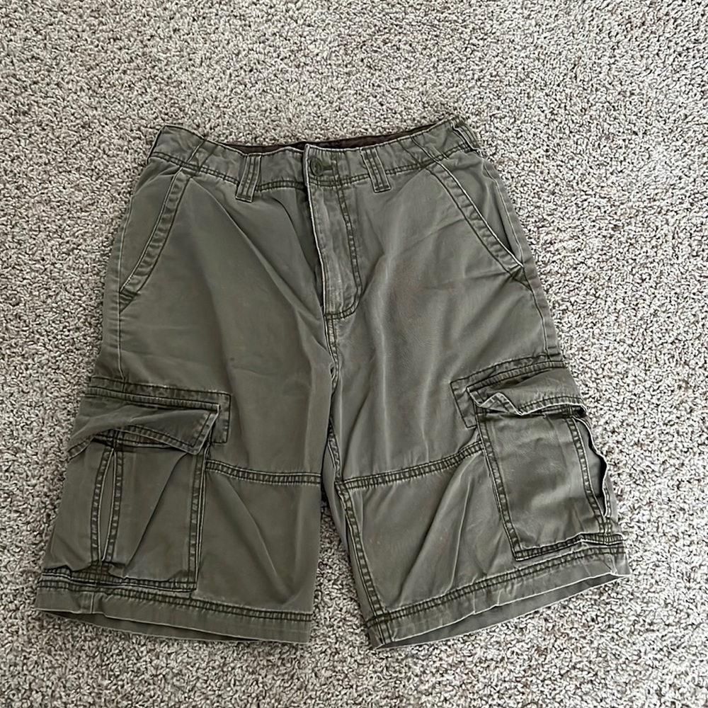 Men’s American Rag army green cargo shorts size 31